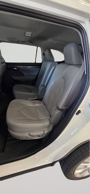 Used 2022 Toyota Highlander Limited AWD/4WD image 28