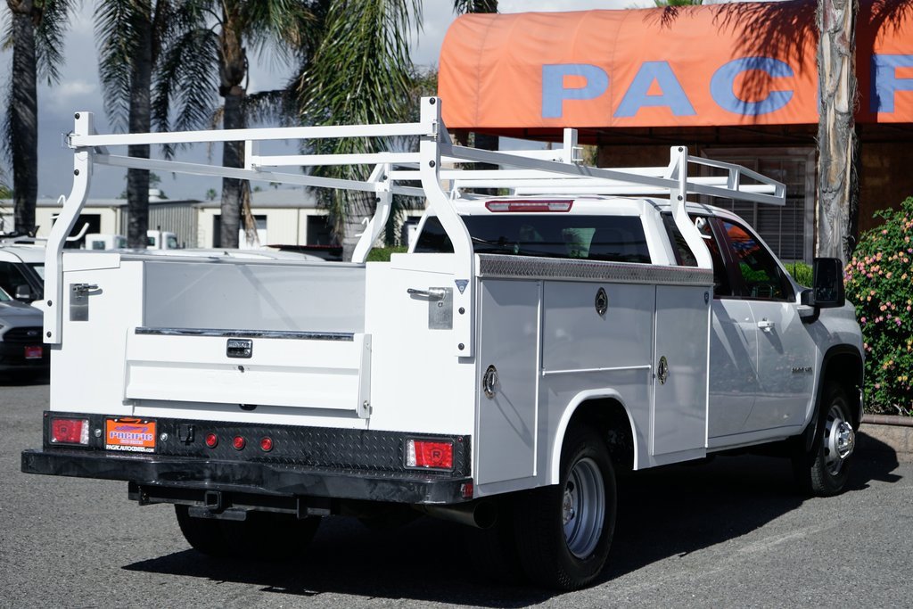 Used 2025 Chevrolet Silverado 3500 LT w/ Convenience Package image 9