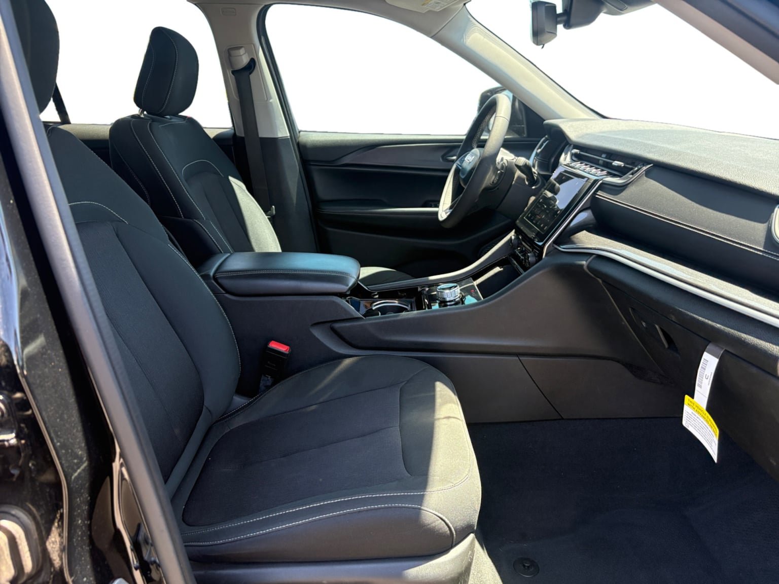 Used 2023 Jeep Grand Cherokee Laredo RWD image 18