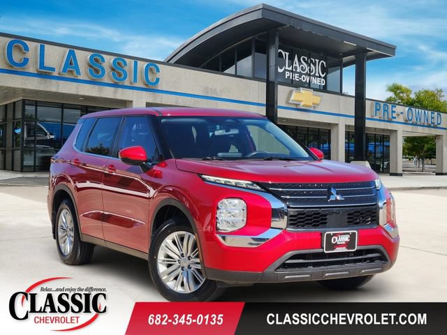 Used 2023 Mitsubishi Outlander ES FWD image 1