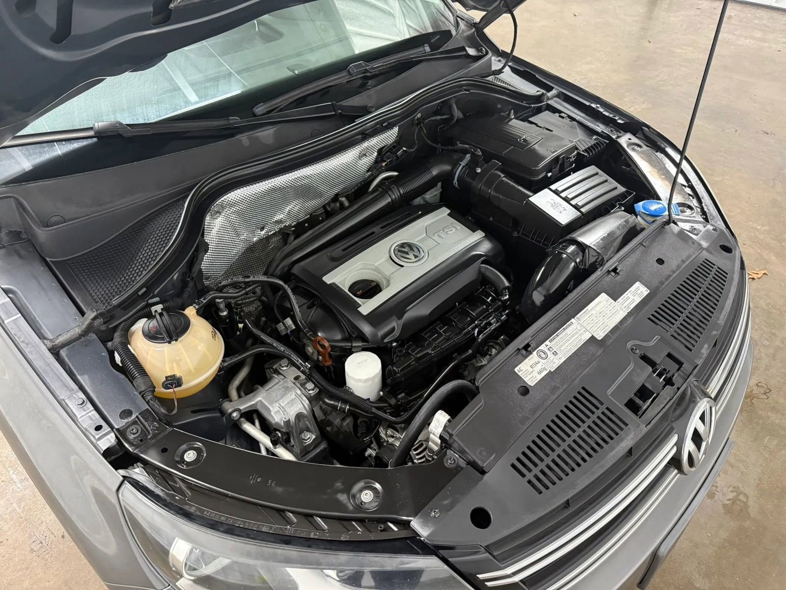 Used 2012 Volkswagen Tiguan SEL FWD image 12