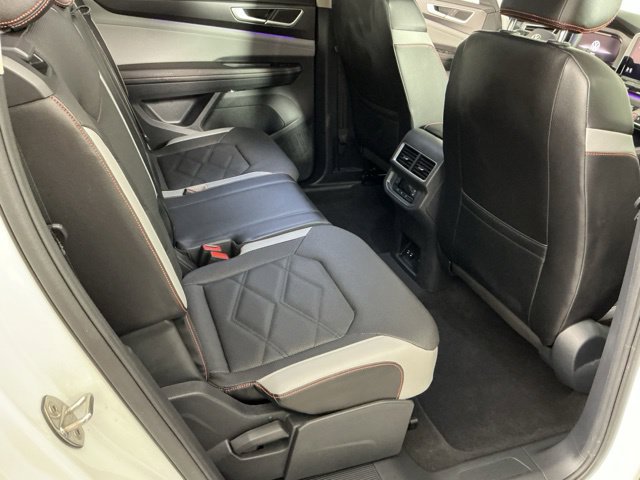 Used 2024 Volkswagen Atlas Peak Edition SE AWD/4WD image 14