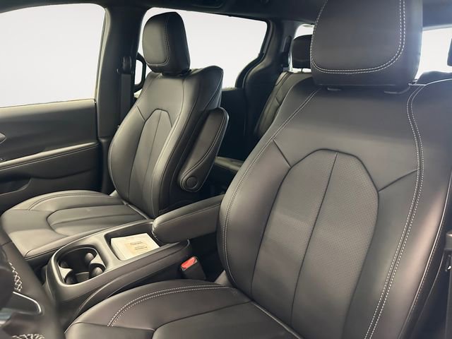 New 2026 Chrysler Pacifica Select image 9