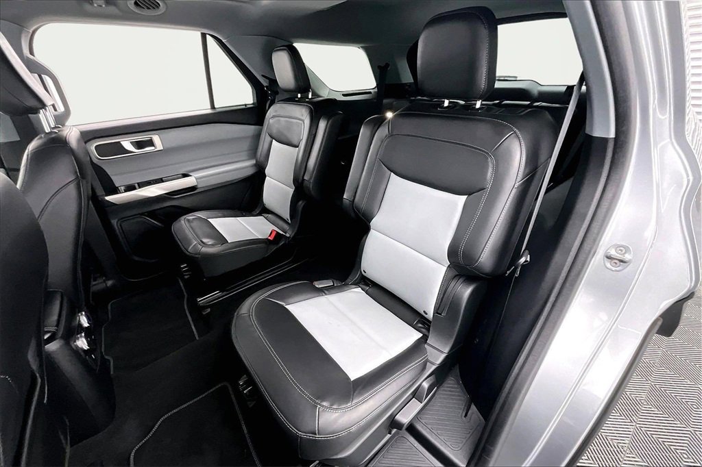 Used 2022 Ford Explorer XLT w/ Equipment Group 202A image 26