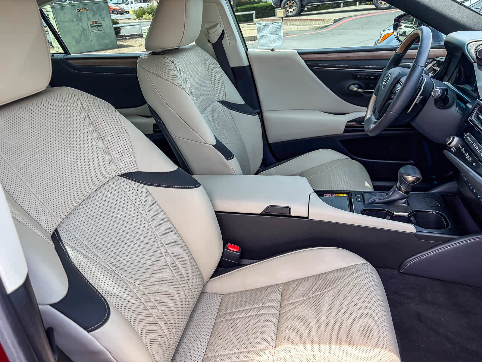 Used 2024 Lexus ES 300h w/ Accessory Package (Z2) FWD image 16