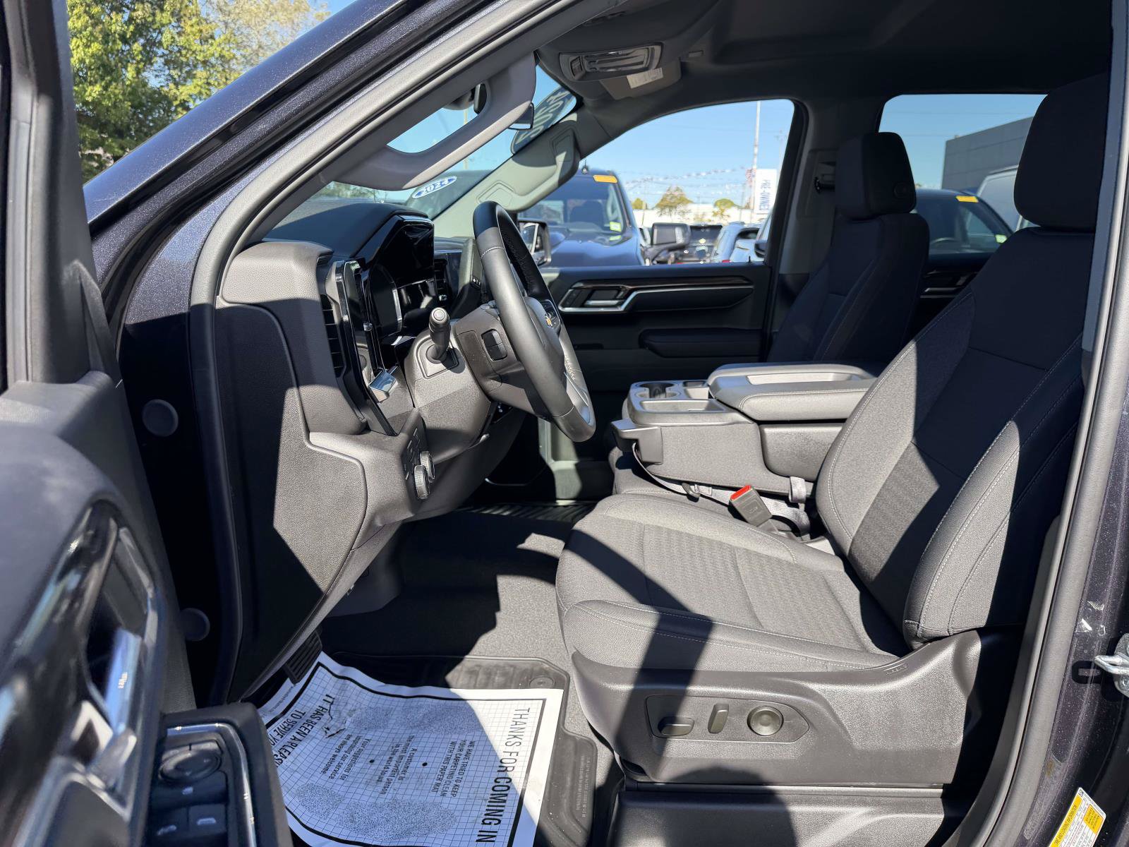 Used 2024 Chevrolet Silverado 1500 LT AWD/4WD image 9
