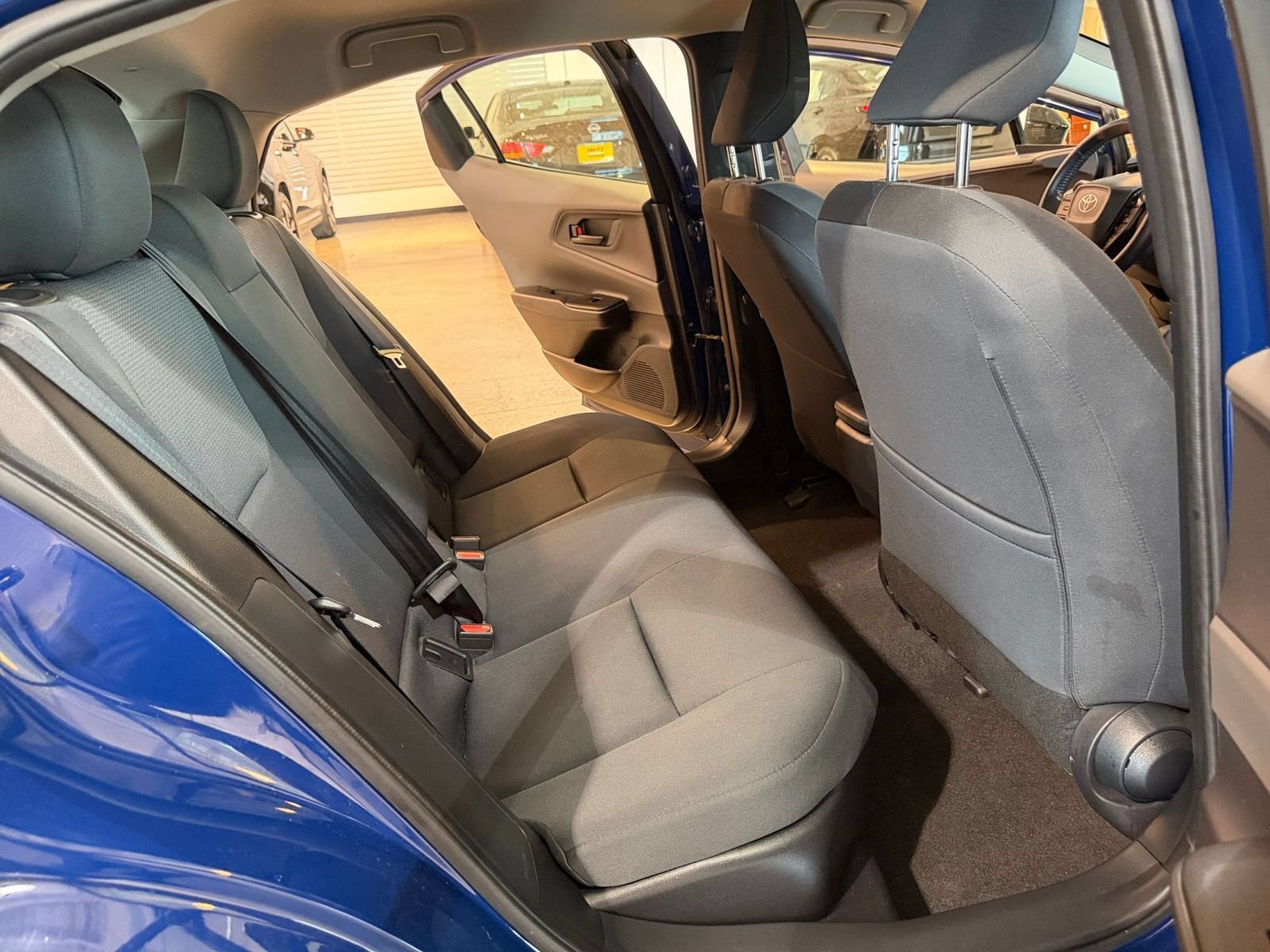 Used 2025 Toyota Prius LE FWD image 35