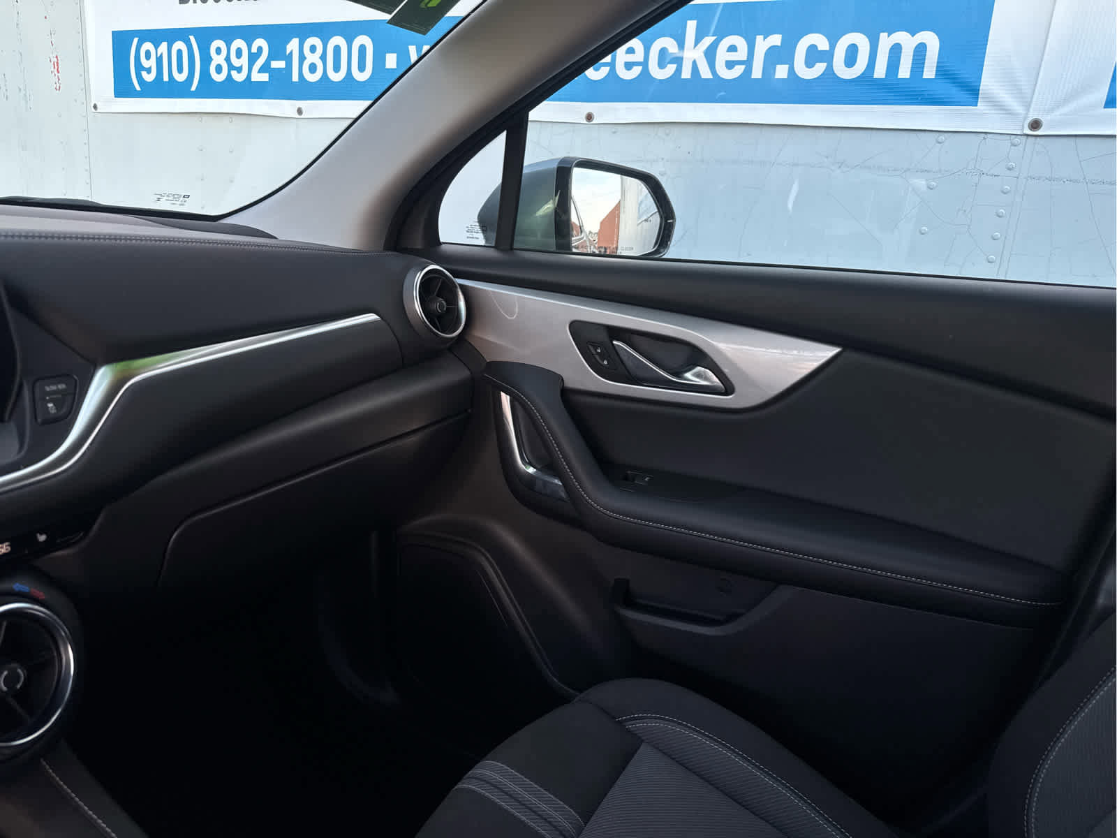 Certified 2024 Chevrolet Blazer LT w/ Convenience Package FWD image 28