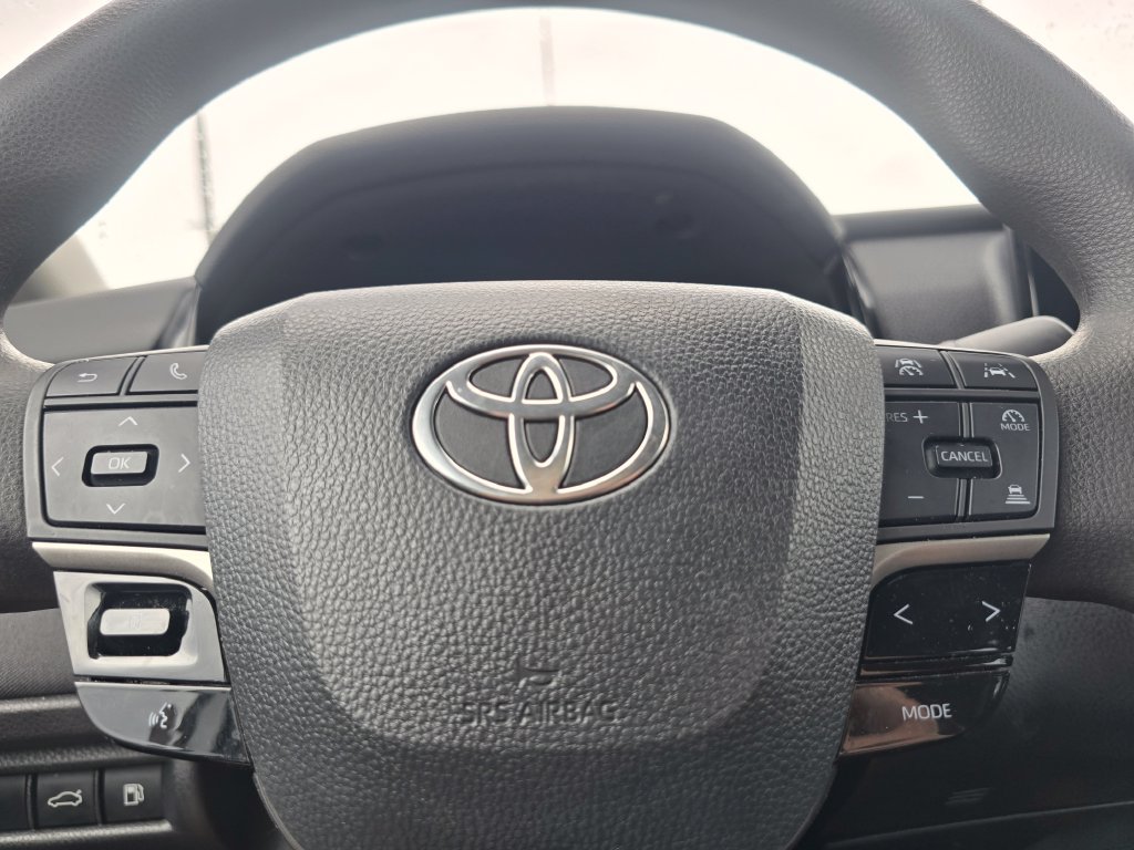 Used 2025 Toyota Camry LE FWD image 25