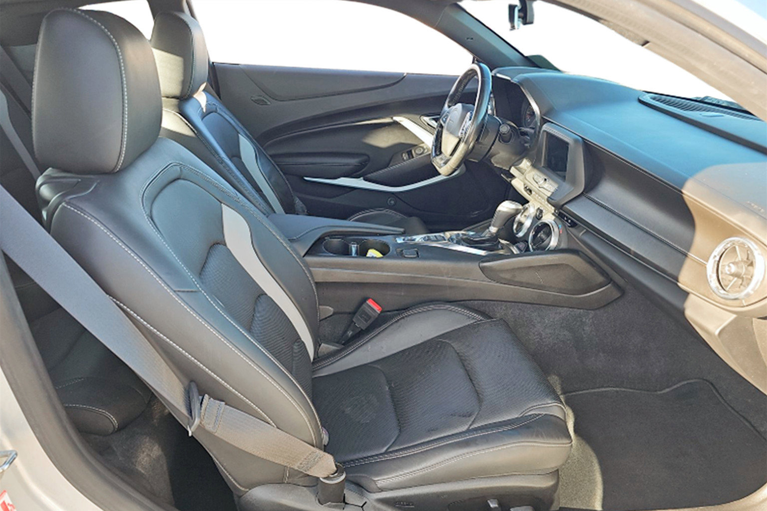 Used 2019 Chevrolet Camaro LT w/ RS Package image 7