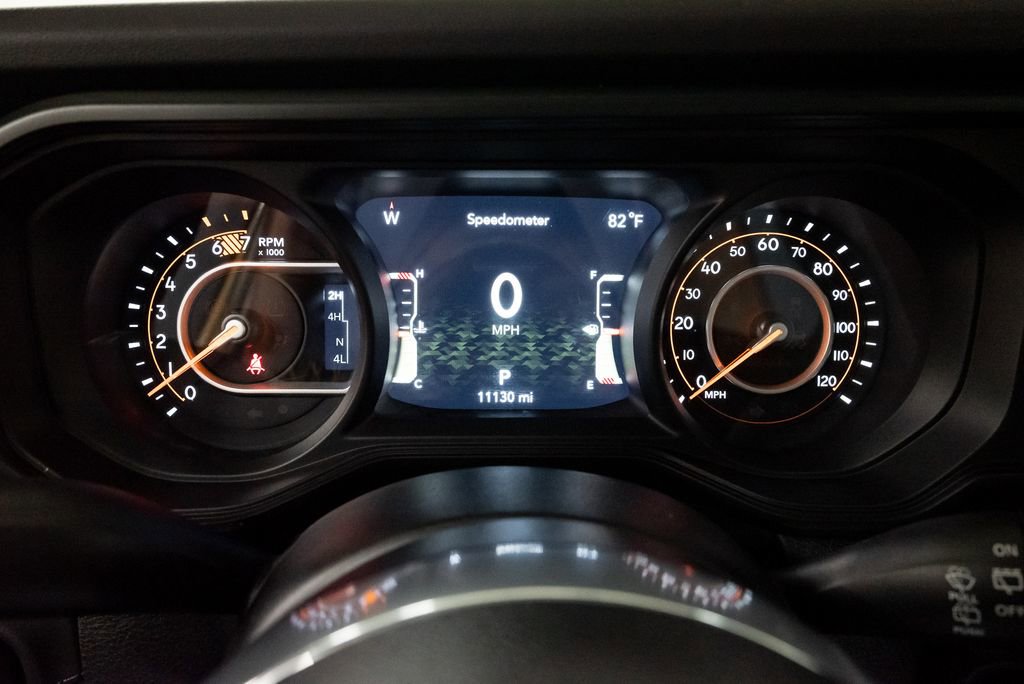 Used 2024 Jeep Wrangler Sahara w/ Technology Group AWD/4WD image 14