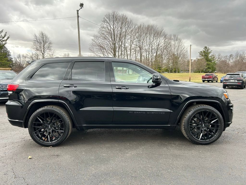 Used 2022 Jeep Grand Cherokee Laredo X image 2