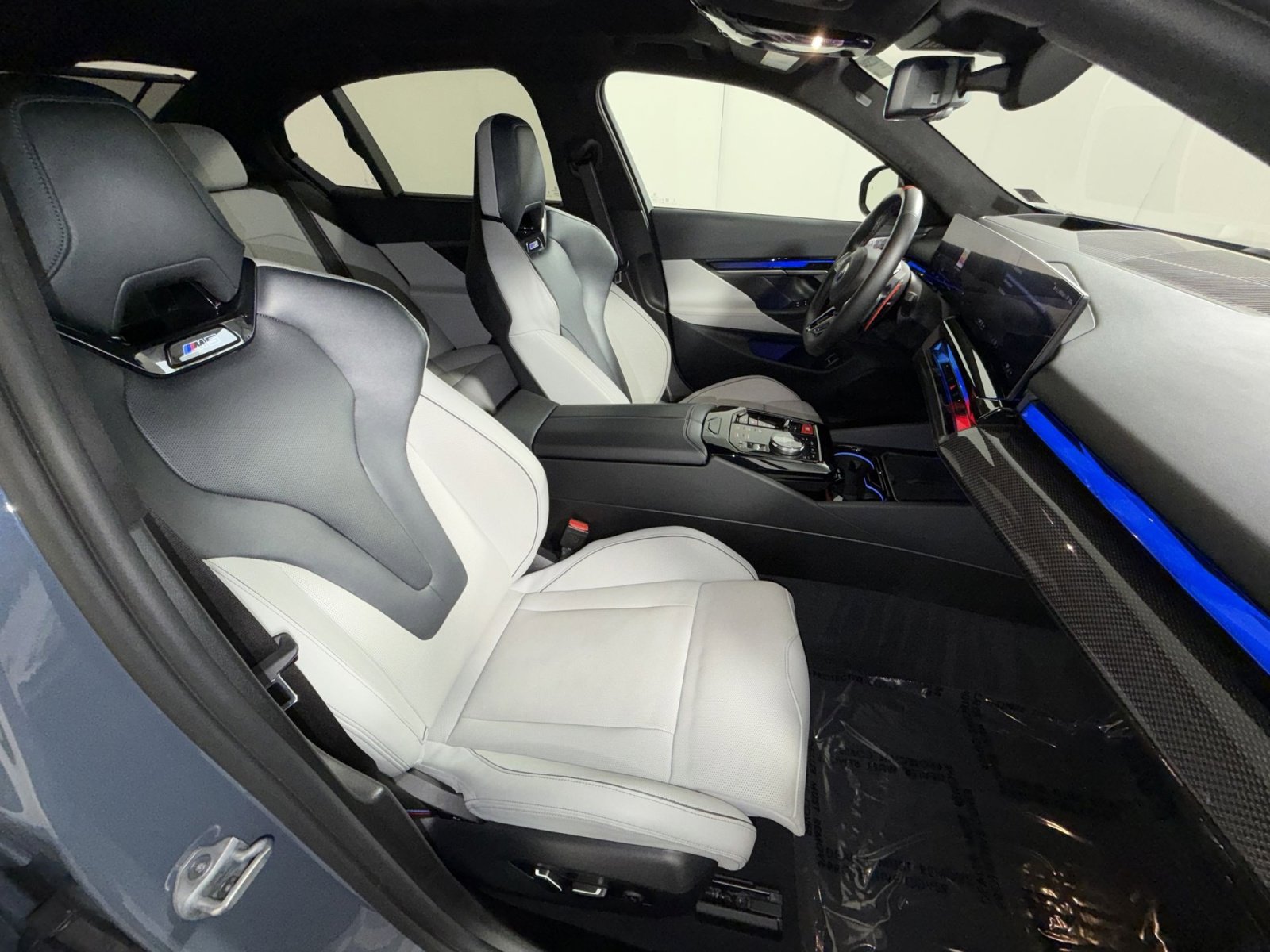 Used 2025 BMW M5 w/ Carbon Package image 23