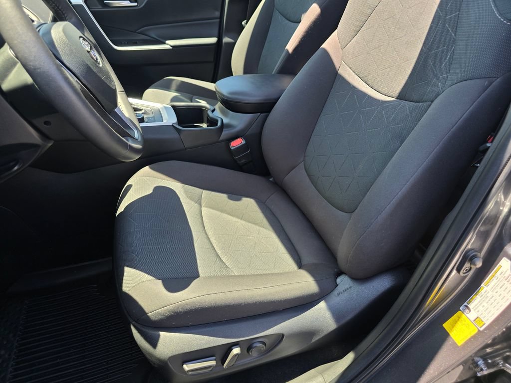 Used 2023 Toyota RAV4 XLE w/ Convenience Package AWD/4WD image 17