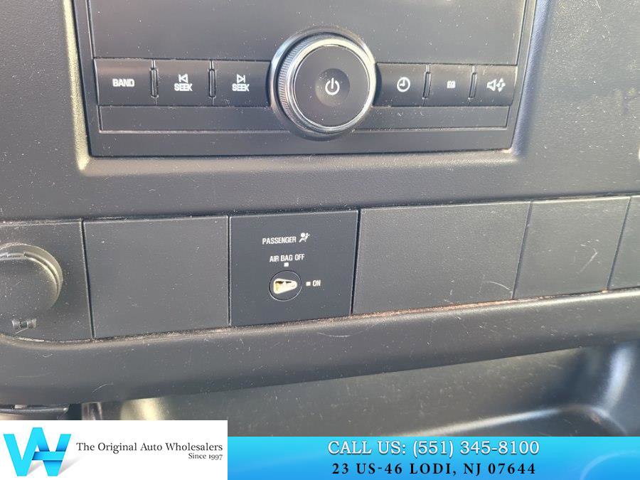 Used 2010 Chevrolet Express 2500 image 23