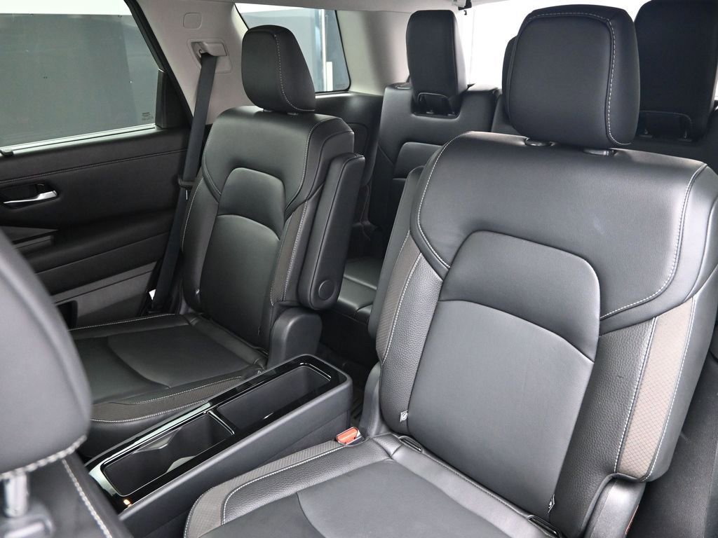 Used 2024 Nissan Pathfinder SL w/ SL Premium Package image 17