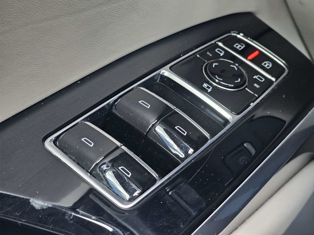 Certified 2025 Cadillac Escalade ESV Sport Platinum w/ LPO, Floor Liner Package AWD/4WD image 29
