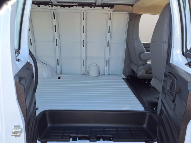 New 2025 GMC Savana 2500 w/ Driver Convenience Package RWD image 17