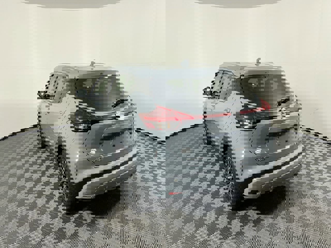 Used 2021 Nissan Kicks SV image 5