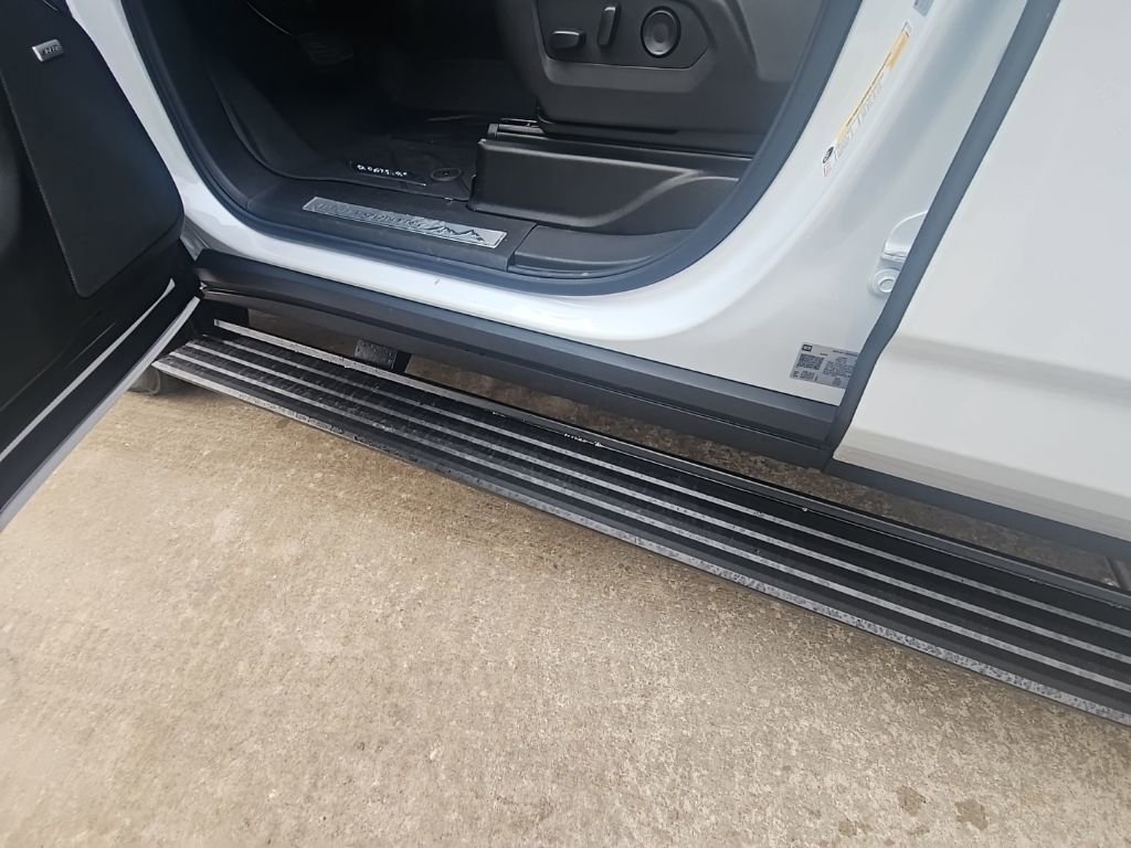 New 2026 Chevrolet Suburban High Country image 13