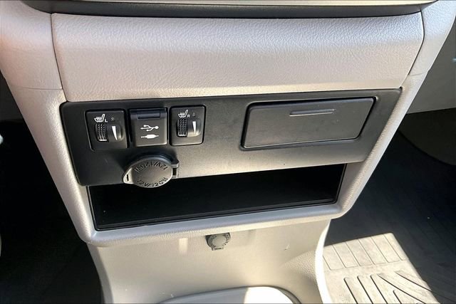 Used 2020 Toyota Sienna XLE w/ XLE Navigation Package FWD image 35