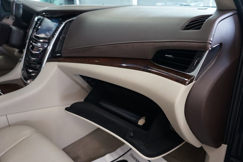 Used 2017 Cadillac Escalade ESV Luxury image 52