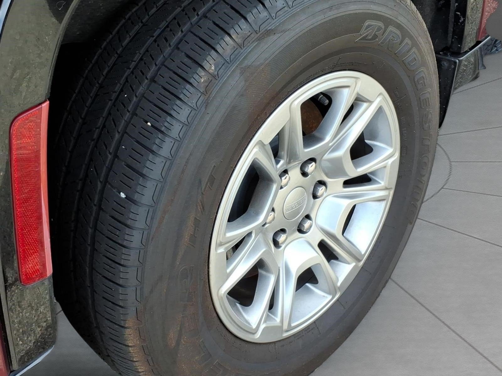 Used 2024 Jeep Wagoneer L 4WD image 5