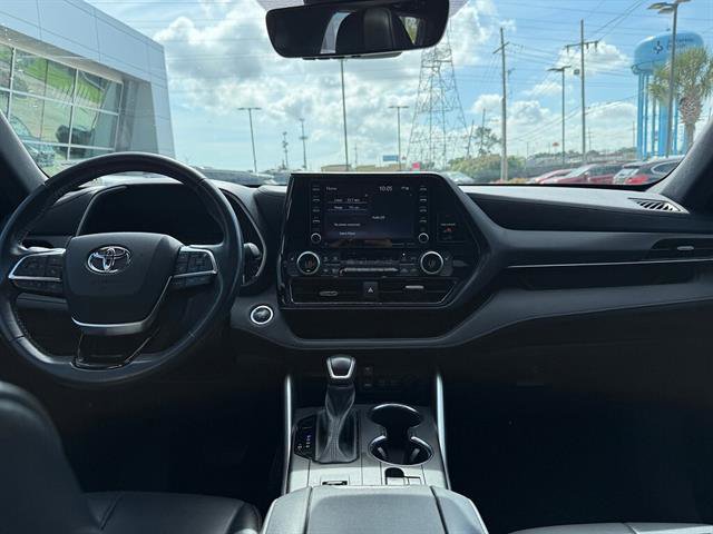 Used 2021 Toyota Highlander XSE FWD image 12