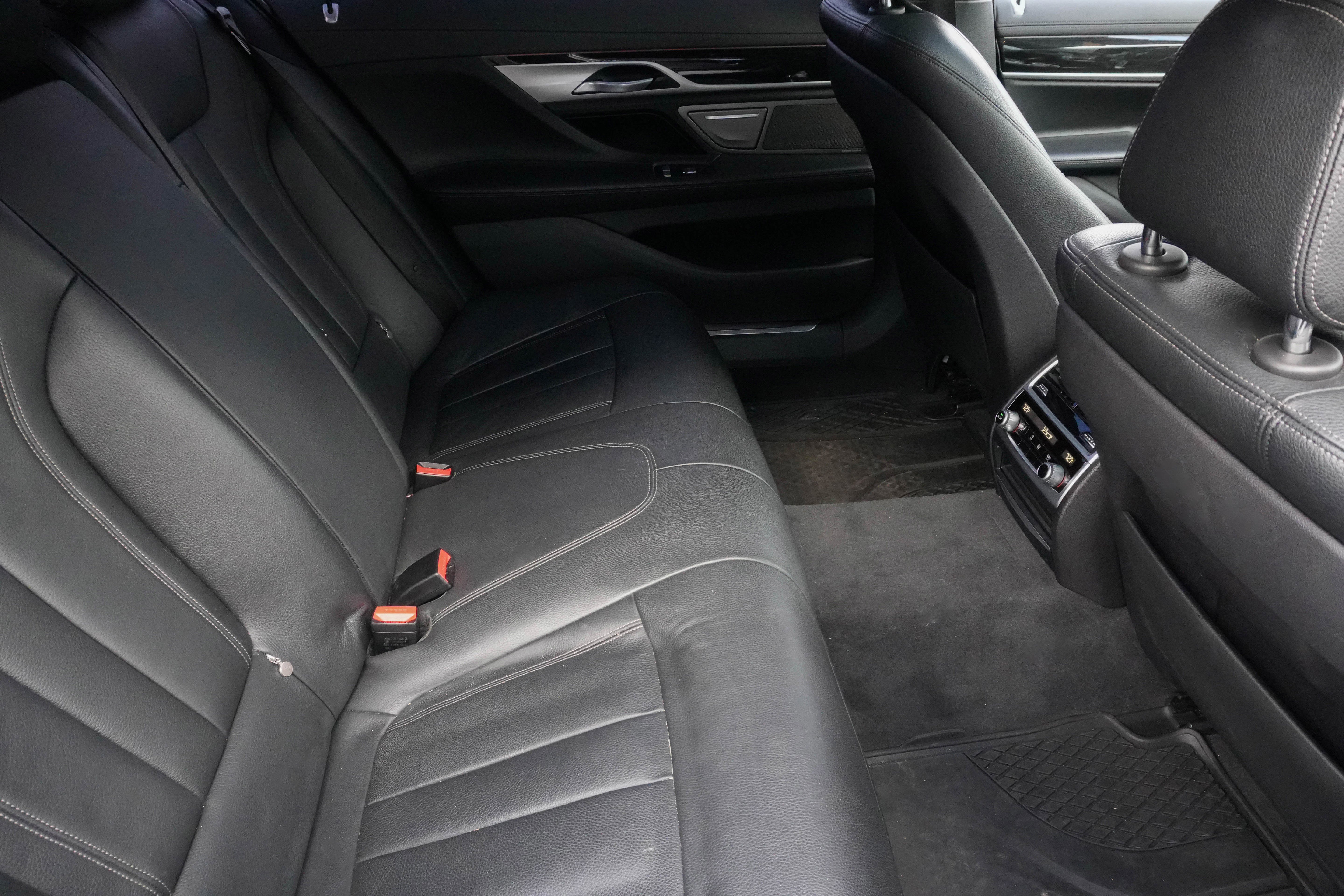 Used 2019 BMW 740i w/ M Sport Package image 37