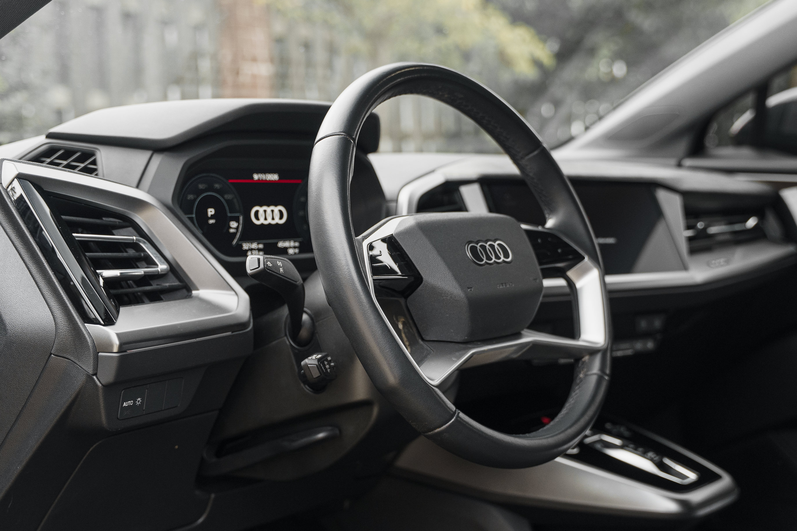 Used 2024 Audi Q4 e-tron Premium Plus w/ Premium Plus AWD/4WD image 7