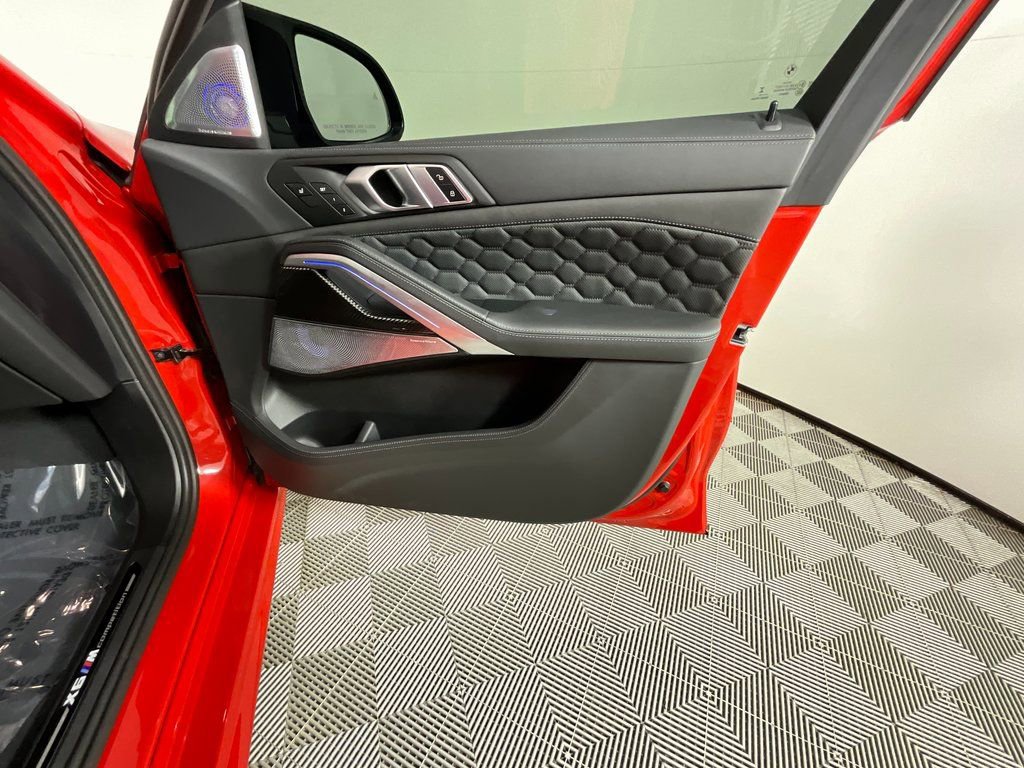 Used 2025 BMW X6 M Competition w/ Executive Package image 21