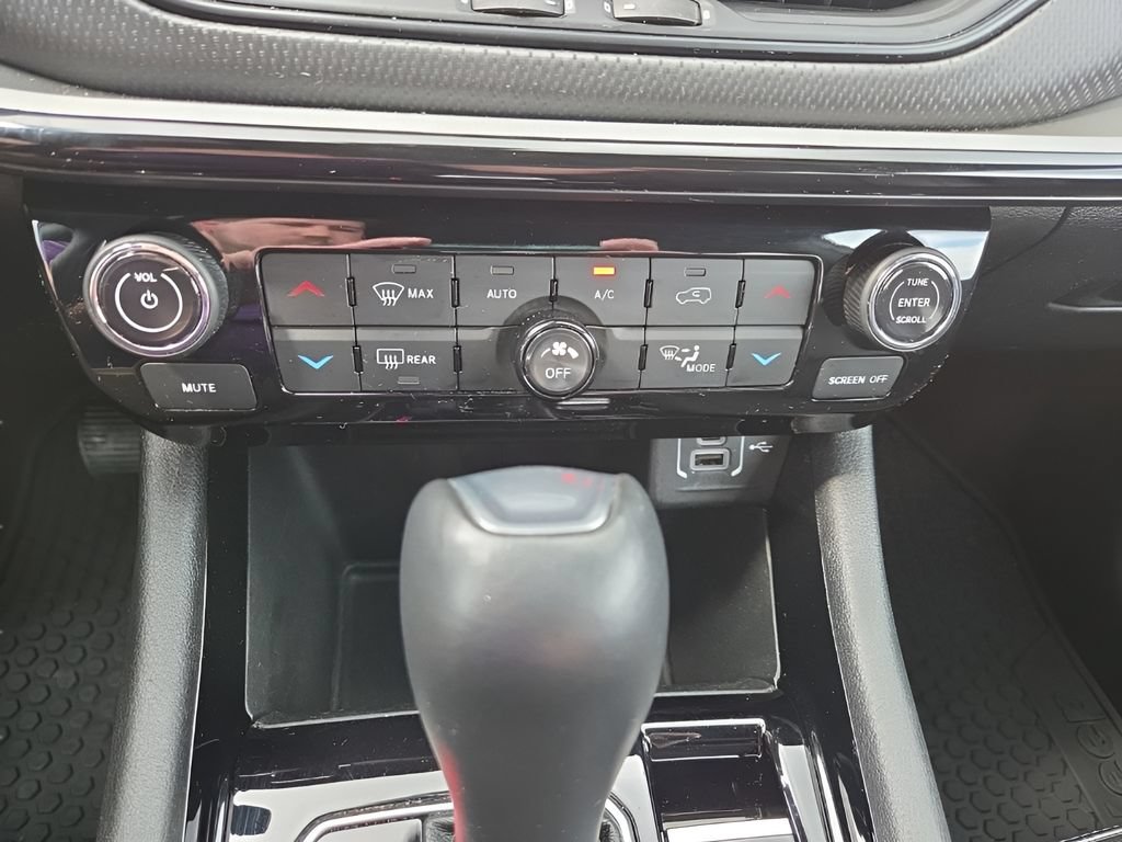 Used 2025 Jeep Compass Trailhawk AWD/4WD image 22