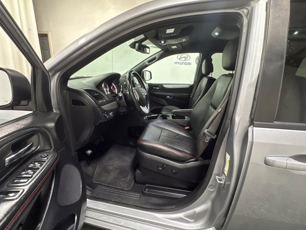 Used 2019 Dodge Grand Caravan GT w/ Safety Sphere Group FWD image 17
