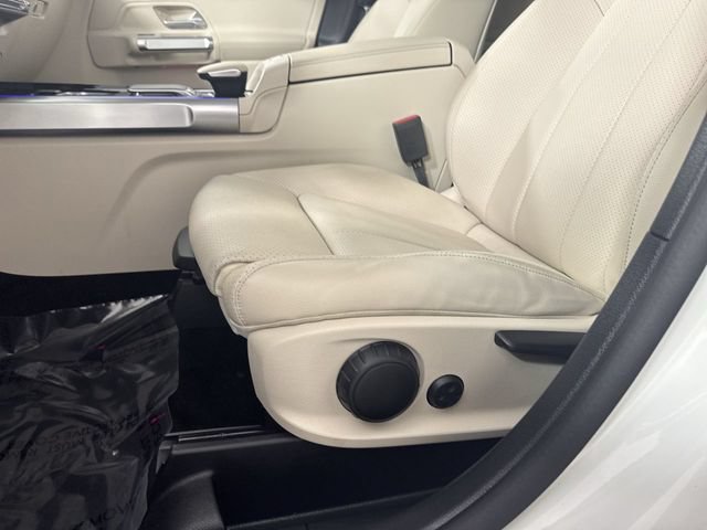 Used 2022 Mercedes-Benz GLB 250 4MATIC image 21
