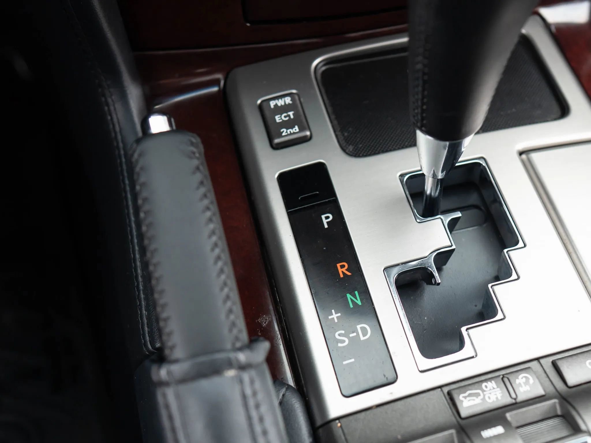 Used 2015 Lexus LX 570 4WD image 36