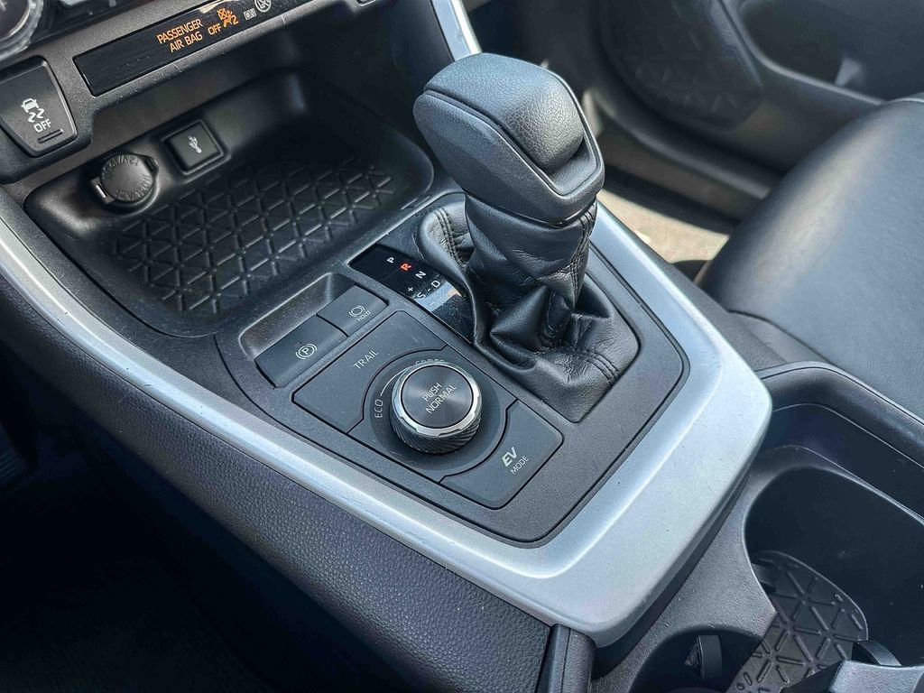 Used 2020 Toyota RAV4 XLE w/ Convenience Package image 34
