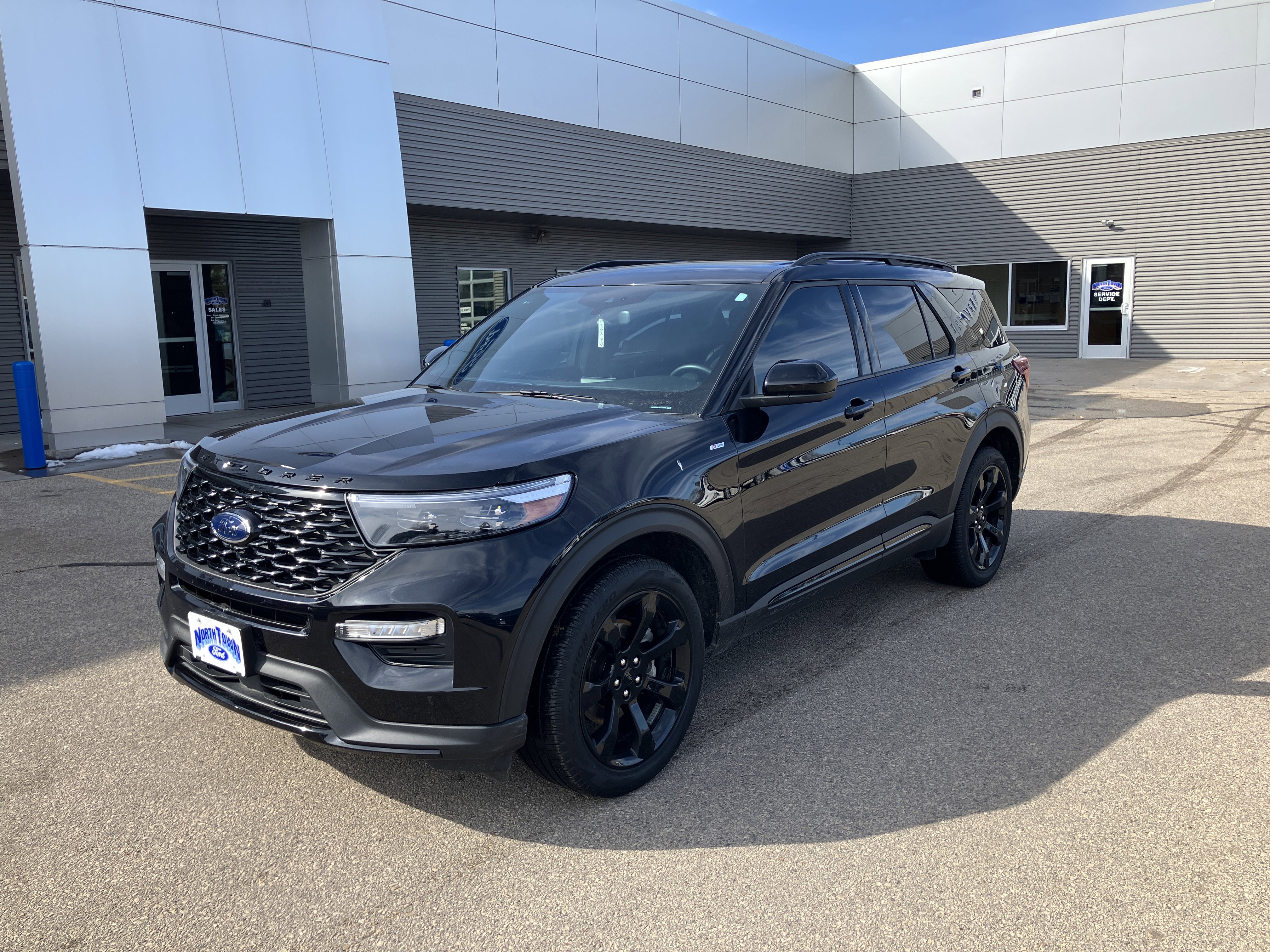 Used 2023 Ford Explorer ST-Line w/ Class IV Trailer Tow Package AWD/4WD image 2