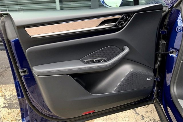 Certified 2024 Porsche Macan 4 Electric image 27
