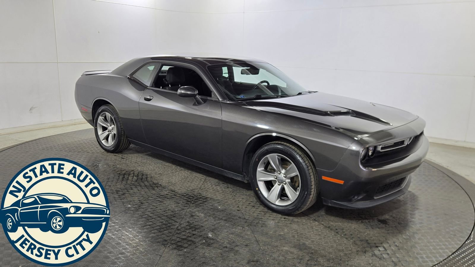 Used 2020 Dodge Challenger SXT RWD image 9
