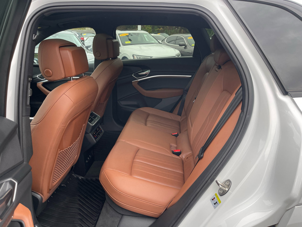 Used 2023 Audi e-tron Premium Plus w/ Premium Plus Package image 18