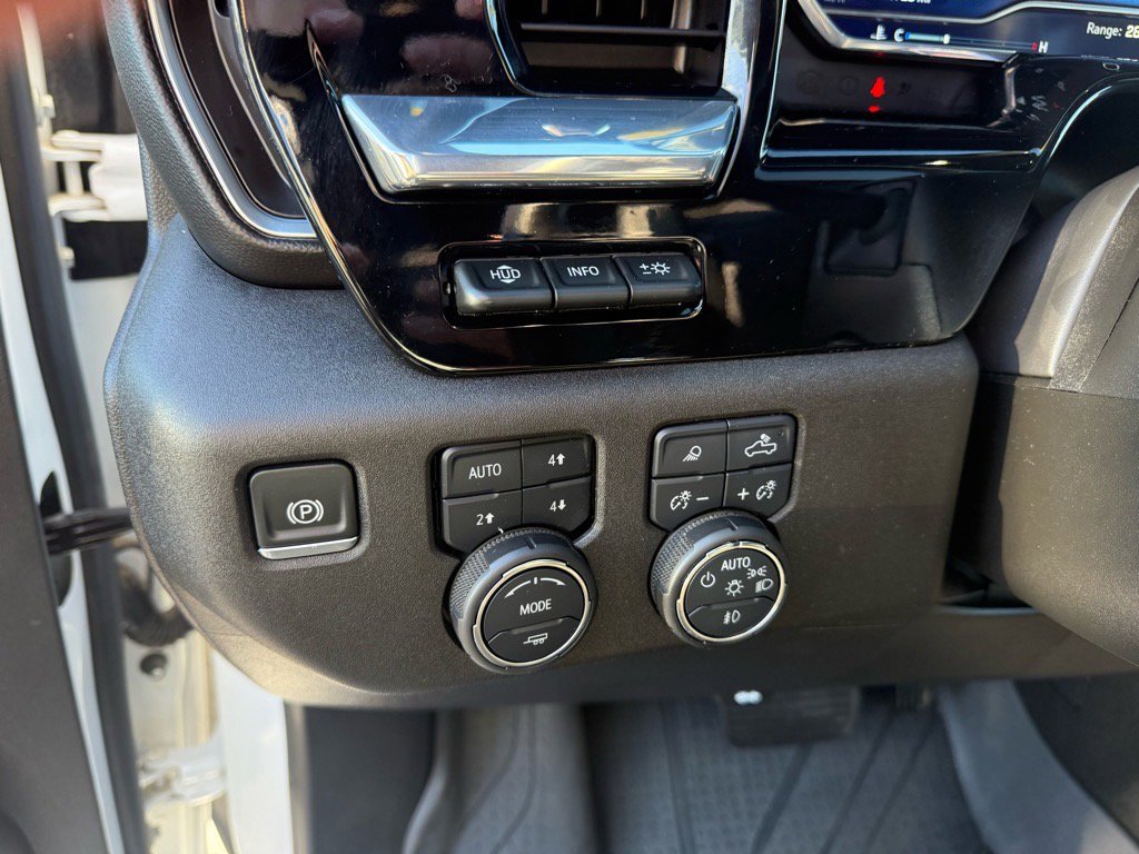 Used 2025 Chevrolet Silverado 1500 High Country w/ Technology Package image 17