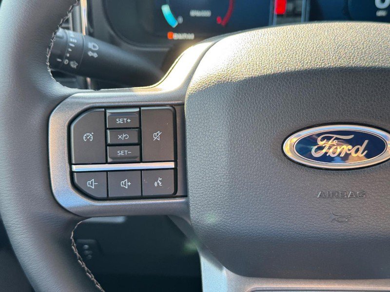 New 2026 Ford F250 Lariat w/ Black Appearance Package image 22