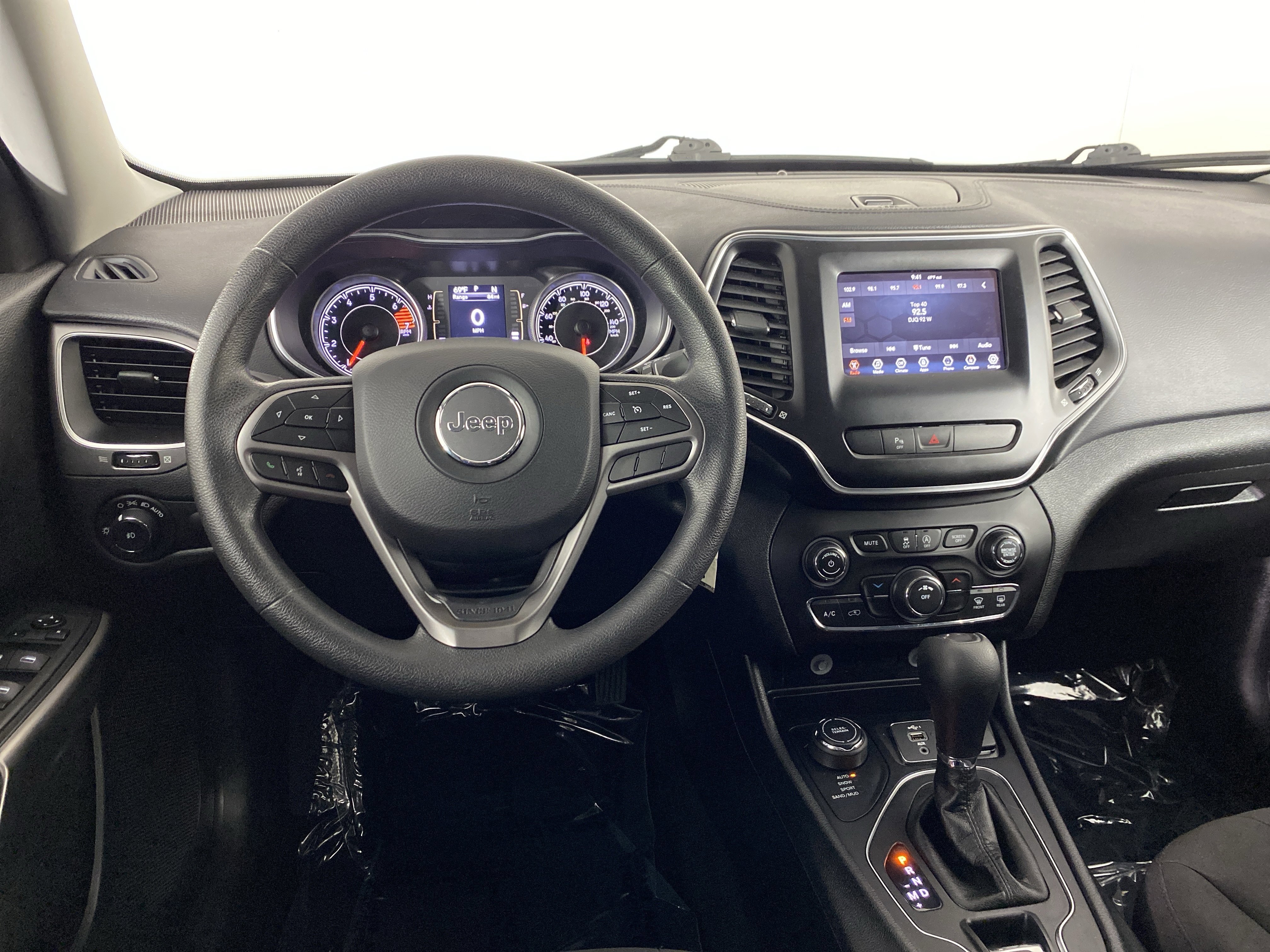 Used 2019 Jeep Cherokee Latitude w/ Popular Appearance Group AWD/4WD image 35