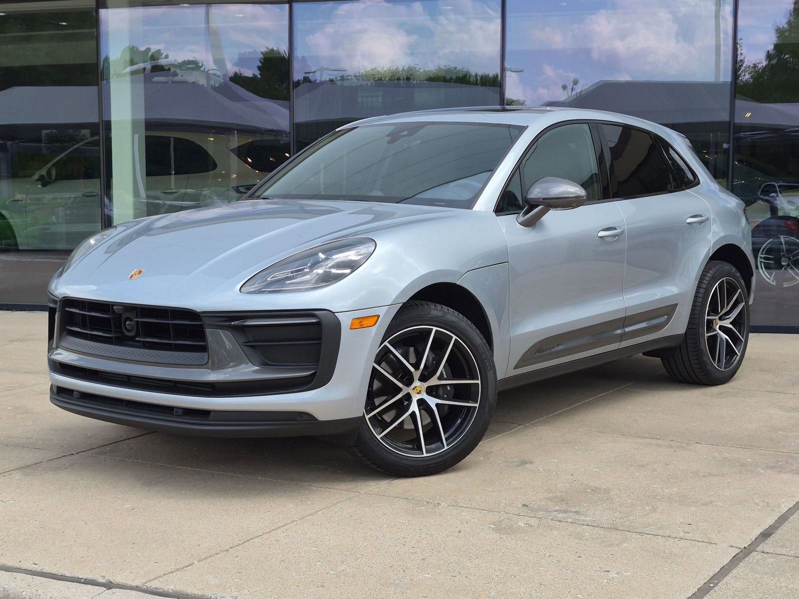 Certified 2025 Porsche Macan Turbo AWD/4WD image 1