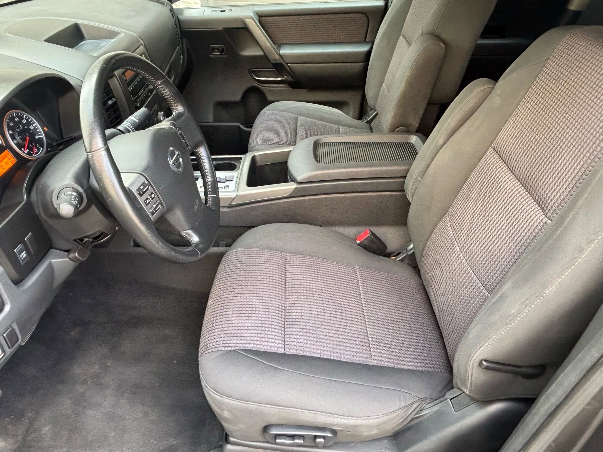 Used 2011 Nissan Titan SV w/ SV Value Truck Pkg image 16