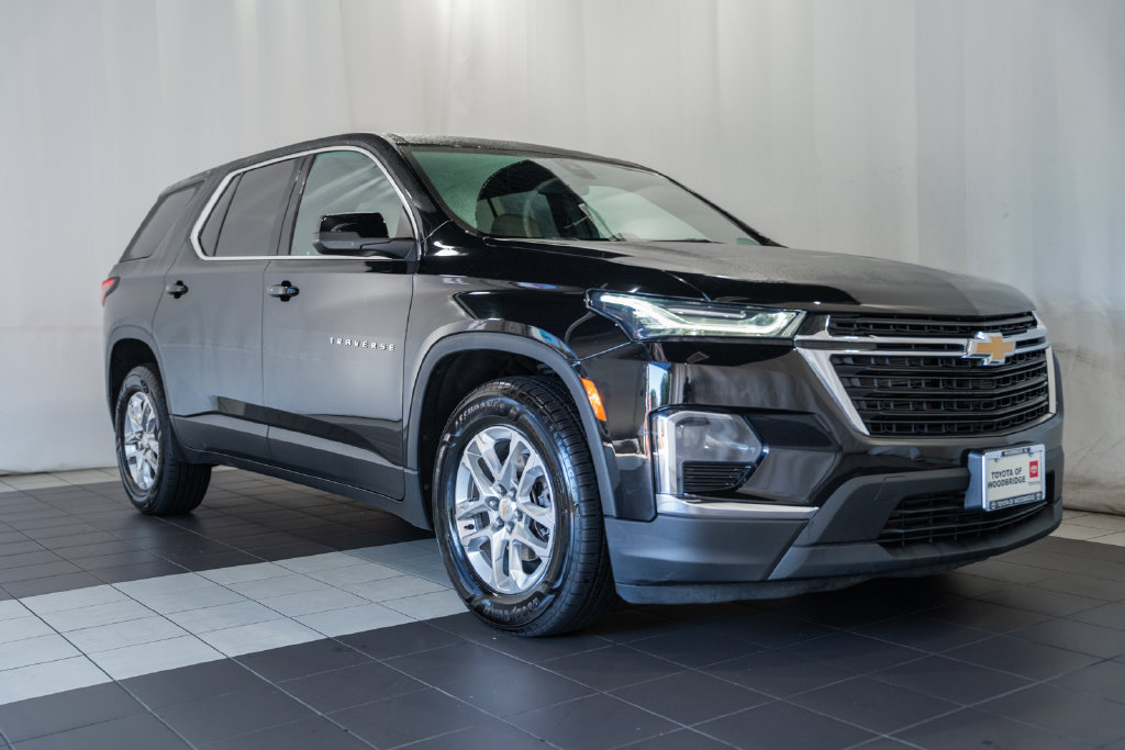 Used 2022 Chevrolet Traverse LS AWD/4WD image 1