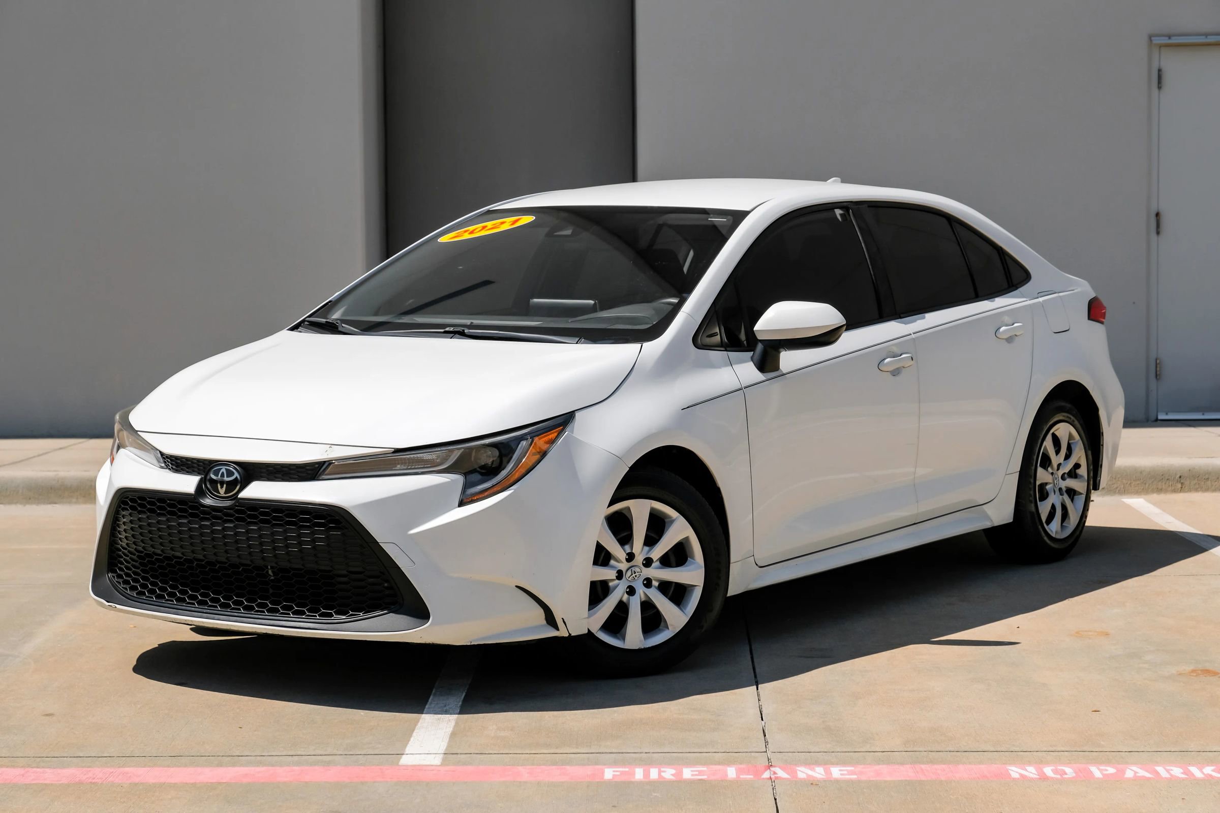 Used 2021 Toyota Corolla LE image 11