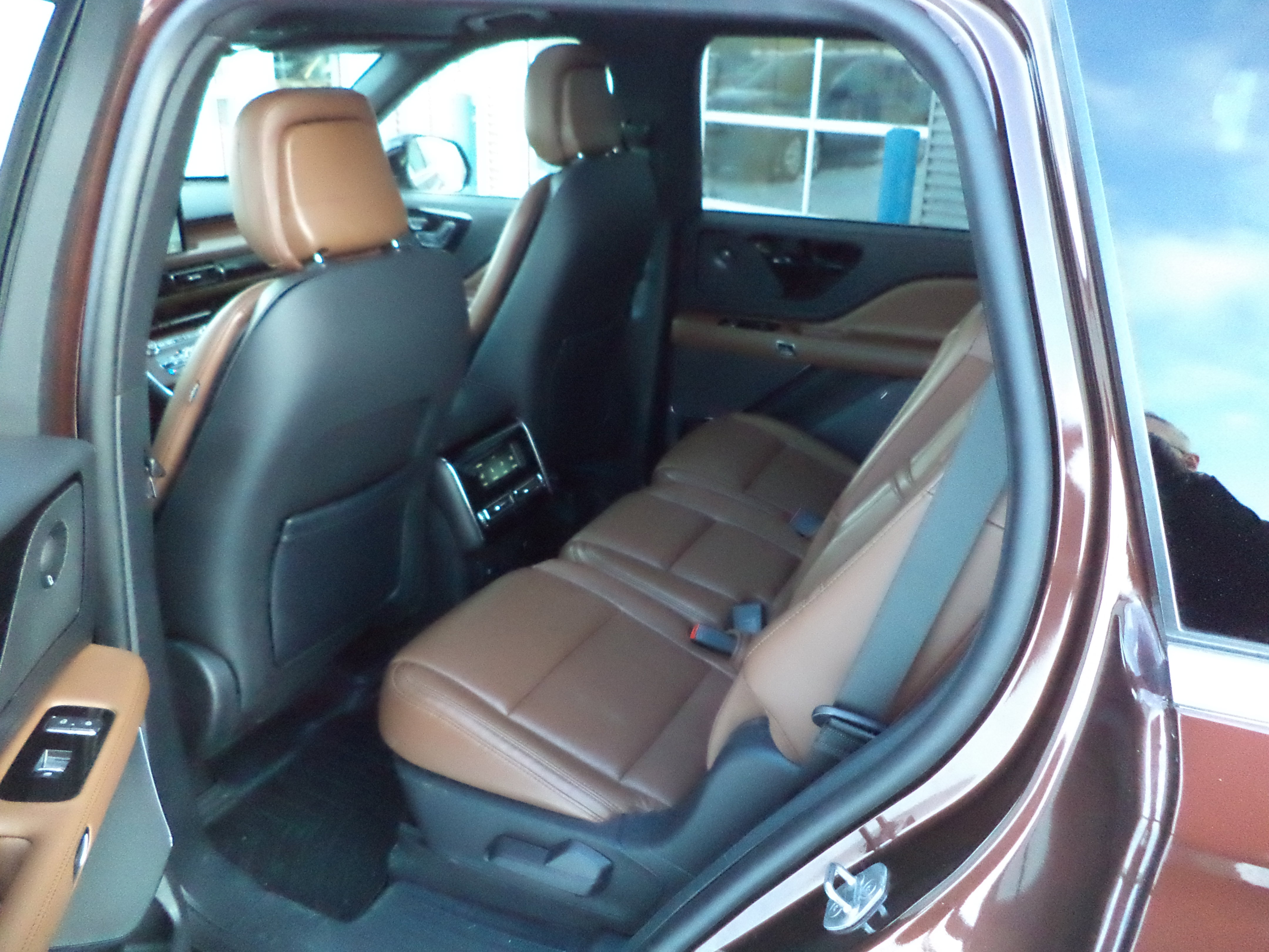 Used 2020 Lincoln Aviator Reserve w/ Equipment Group 201A image 3