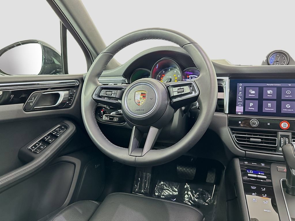 Used 2025 Porsche Macan image 25