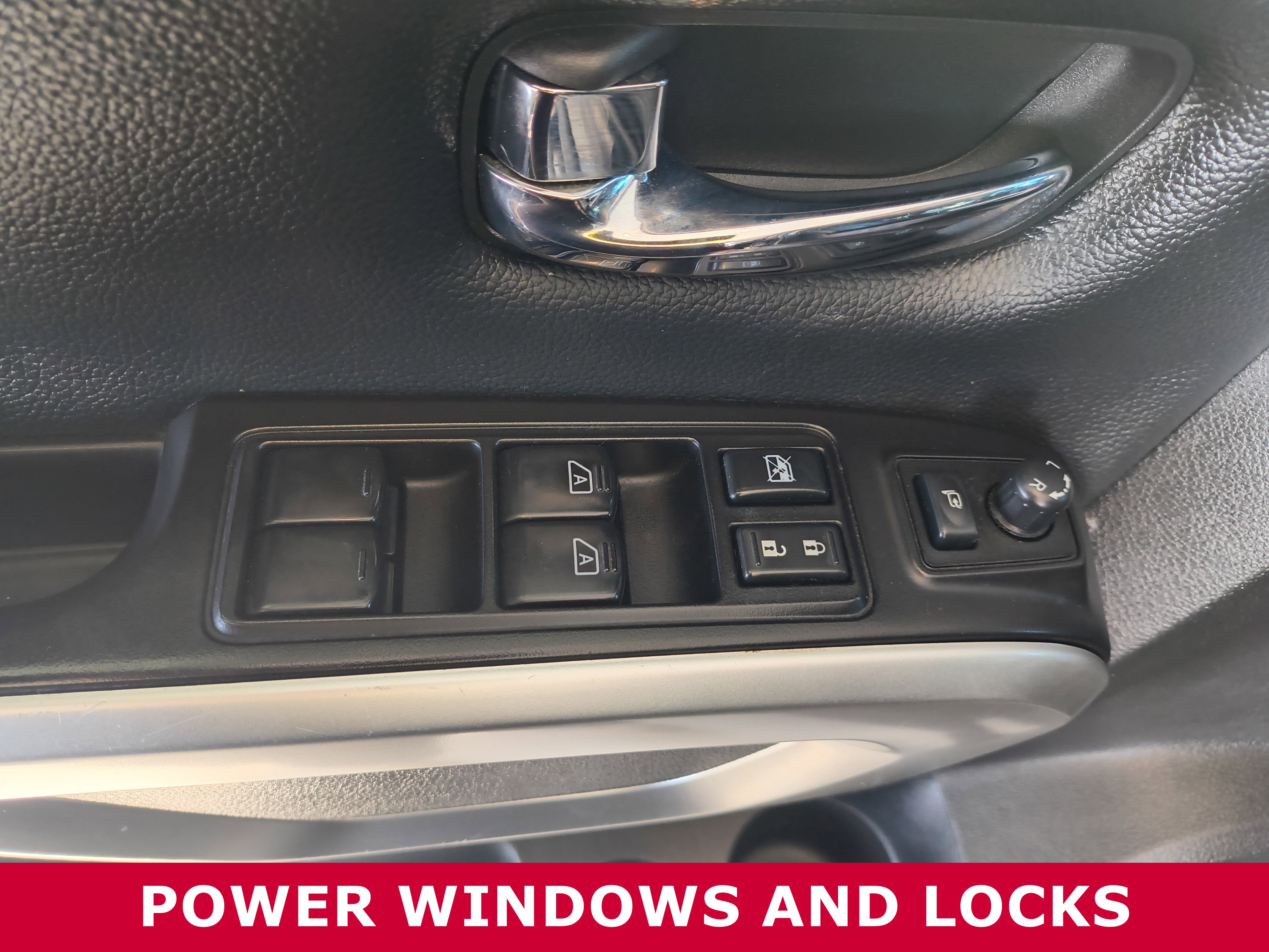 Used 2017 Nissan Titan SL image 10